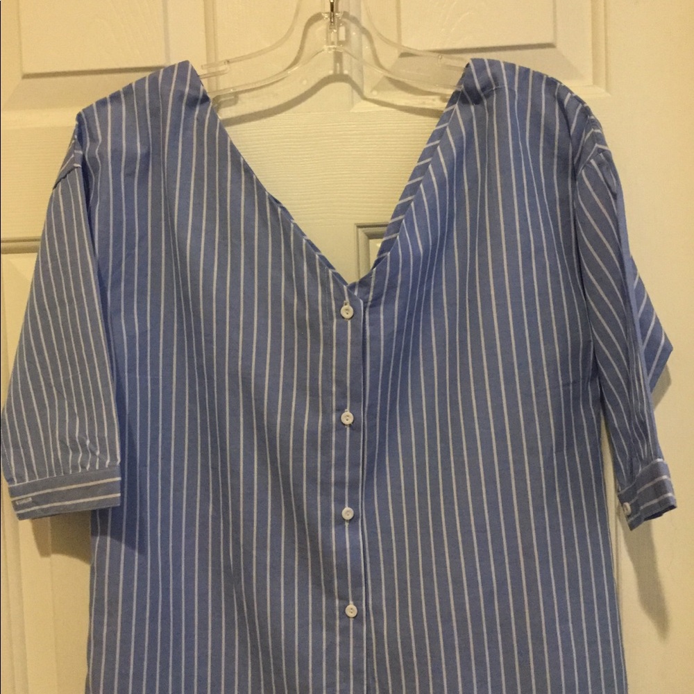 Super cute short sleeve blouse